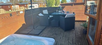 Patricia's Lodge, luxury lodge with private hot tub, Felmoor Park
