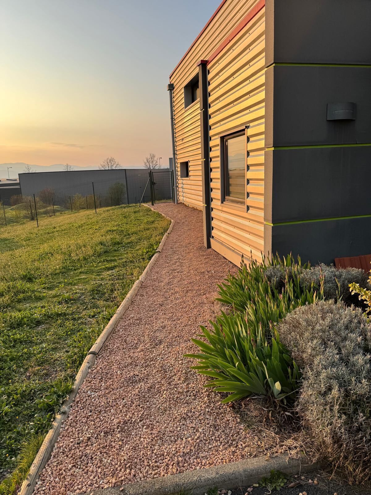 Deluxe Apartment, Mountain View | Property grounds