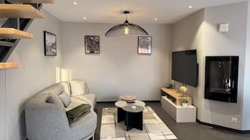Deluxe Apartment, Mountain View | Living area
