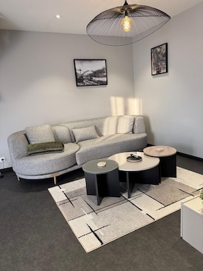 Departamento Deluxe, vista a la montaña | Área de sala de estar