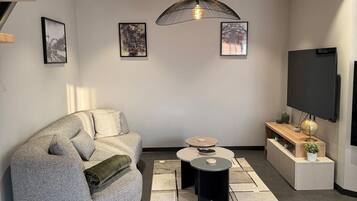 Deluxe Apartment, Mountain View | Living area