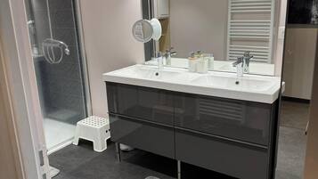 Deluxe Apartment, Mountain View | Bathroom