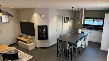 Deluxe Apartment, Mountain View | Dining