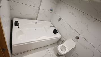 Superior Room | Bathroom