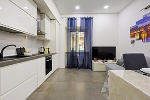 Kühlschrank, Mikrowelle, Geschirrspüler