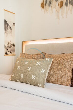 In-room safe, iron/ironing board, free WiFi, bed sheets - Studio Near the Community Park, Only a Short Drive from Hamdan Sports Complex (Dubai)