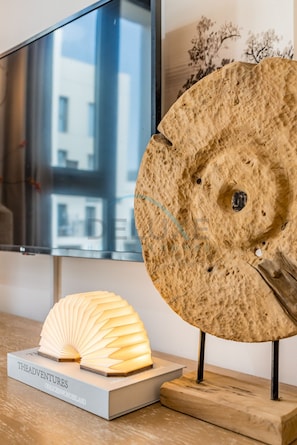 Interior detail - Studio Near the Community Park, Only a Short Drive from Hamdan Sports Complex (Dubai)