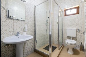 Comfort Double or Twin Room, Balcony, Garden View | Bathroom - RESIDENCE RIVERSIDE GALATI (Galați)