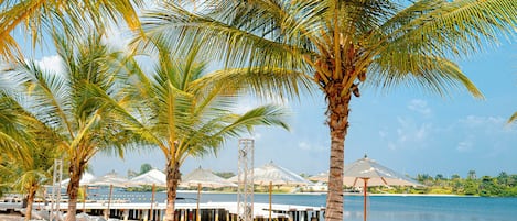 Suite Premium, para no fumadores, vista parcial al lago | Vista al agua