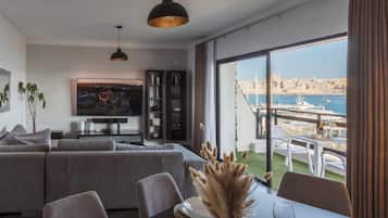 Comfort Apartment, Sea View | Living area