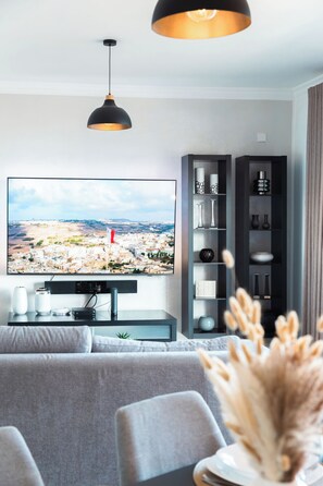 Apartemen Comfort, pemandangan laut | Area keluarga