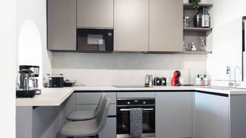 Comfort Apartment, Sea View | Private kitchen