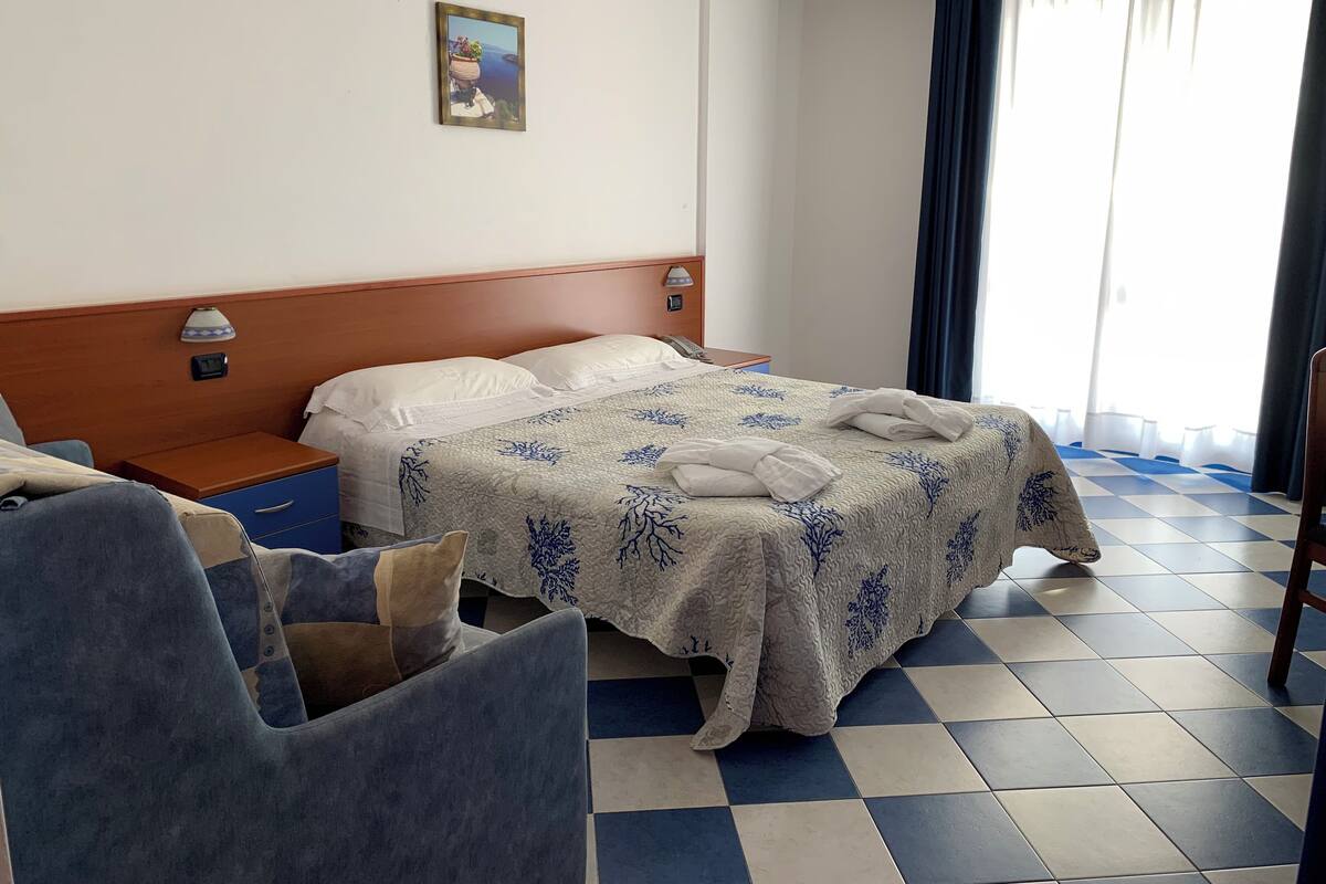 トリプルルーム バルコニー コートヤードビュー