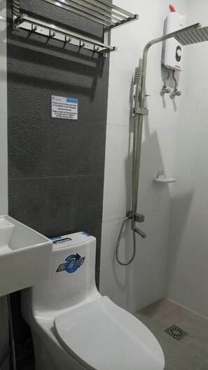 Bathroom - Lolita Heights Hotel (Tacloban)