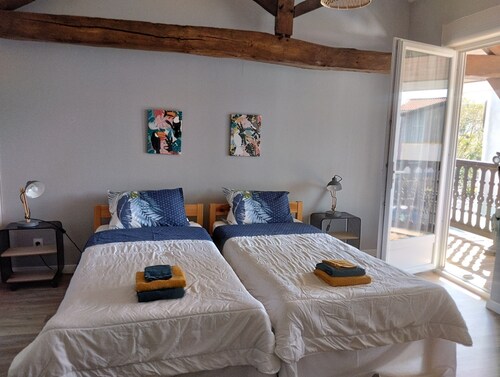 Chambre d’hôtes « Chambre Bleue » avec jardin partagé, Wi-Fi et climatisation