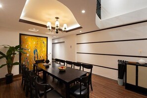 Dining - Near Bui Vien Tropical Outdoor Bath (Ho Chi Minh)