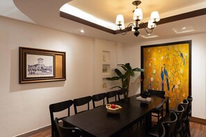 Dining - Near Bui Vien Tropical Outdoor Bath (Ho Chi Minh)