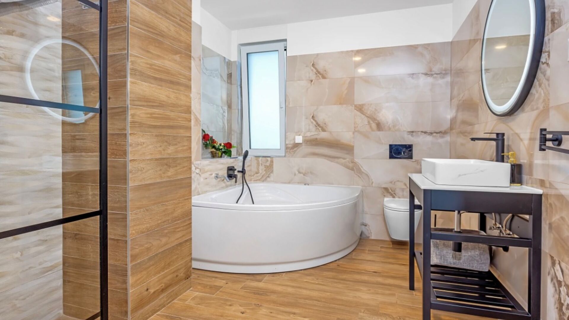 Douche, séchoir à cheveux, serviettes fournies