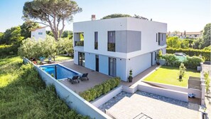 A modern two-story house with a swimming pool, outdoor seating, and a well-maintained garden. - Villa Pinus by Villas Guide (Crvar)