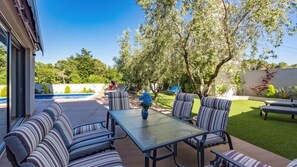 Outdoor dining - Villa Pinus by Villas Guide (Crvar)