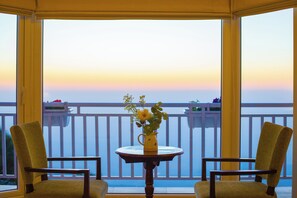 Villa, Balcony, Mountain View | Outdoor dining - ELIVAAS 3BHK Plus Attic Cliffside Villa (Kasauli)