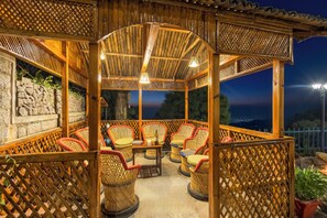 Terrace/patio - ELIVAAS 3BHK Plus Attic Cliffside Villa (Kasauli)