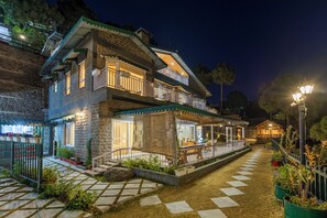 Exterior - ELIVAAS 3BHK Plus Attic Cliffside Villa (Kasauli)