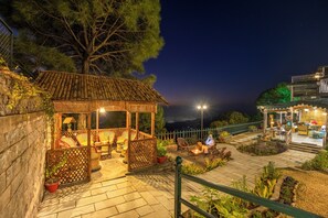 Terrace/patio - ELIVAAS 3BHK Plus Attic Cliffside Villa (Kasauli)