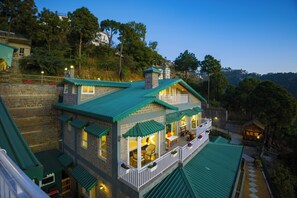 Property grounds - ELIVAAS 3BHK Plus Attic Cliffside Villa (Kasauli)