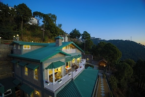 Exterior - ELIVAAS 3BHK Plus Attic Cliffside Villa (Kasauli)