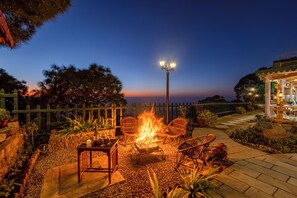 Terrace/patio - ELIVAAS 3BHK Plus Attic Cliffside Villa (Kasauli)