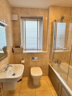 Hair dryer, towels - Apartment 3 Lochside with Balcony (Onich)