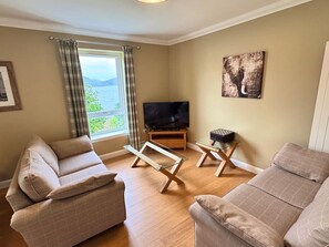 TV - Apartment 3 Lochside with Balcony (Onich)