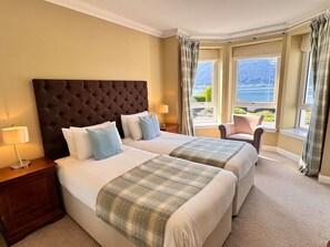 Iron/ironing board, WiFi, bed sheets - Apartment 1 Lochside with Balcony (Onich by Fort William)