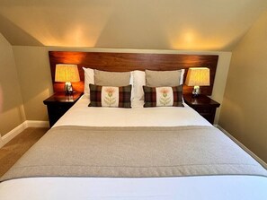 Iron/ironing board, WiFi, bed sheets - Allt Nan Ros Cottage (By Fort William)