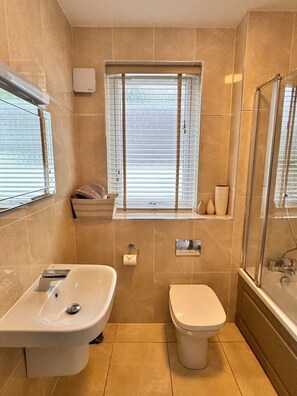 Hair dryer, towels - Apartment 2 Lochside with Balcony (Onich)