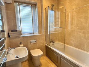 Hair dryer, towels - Apartment 2 Lochside with Balcony (Onich)