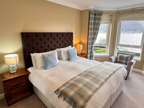 Iron/ironing board, WiFi, bed sheets - Apartment 2 Lochside with Balcony (Onich)