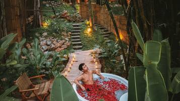 Deluxe Villa, Garden View | Living area