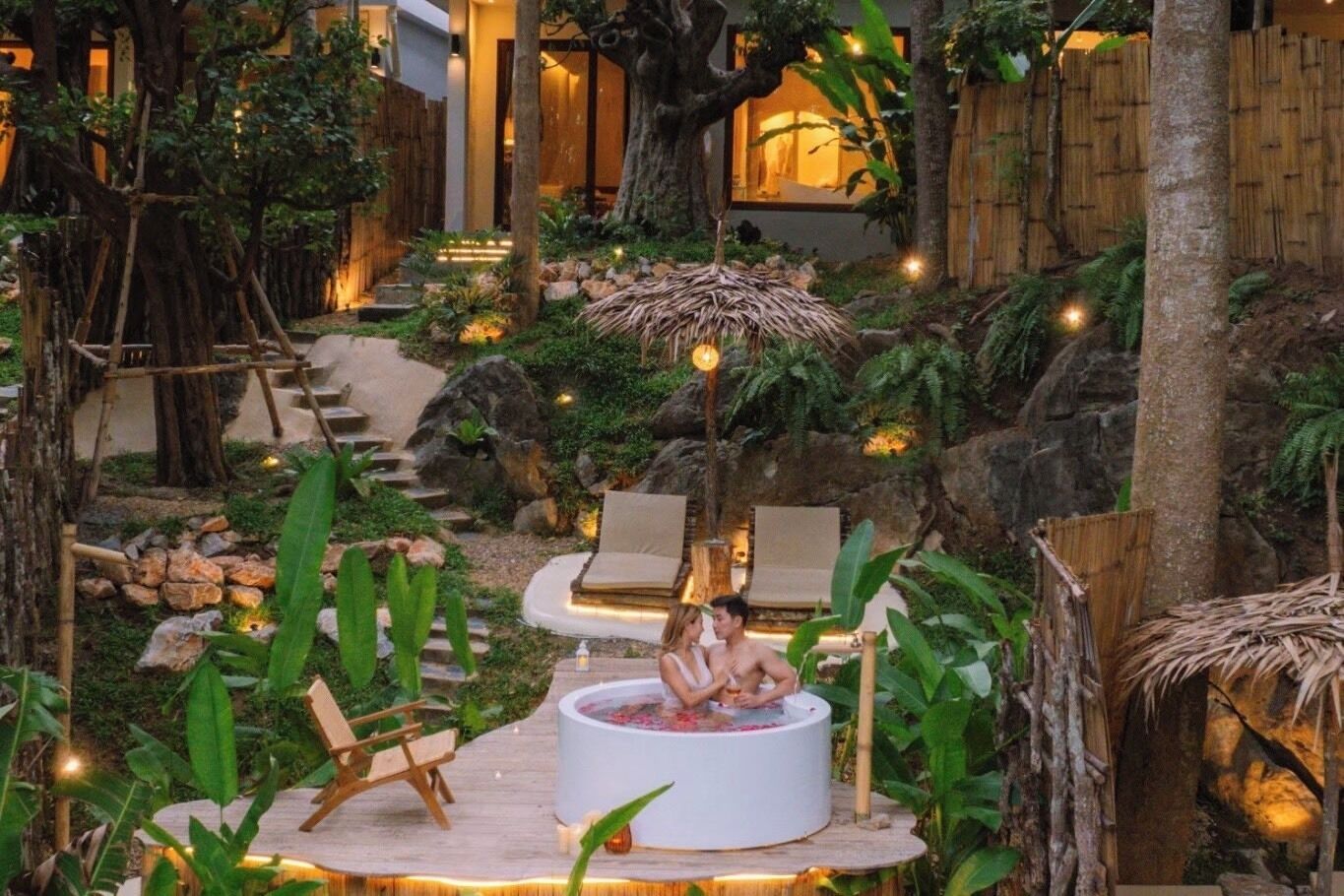 奢华别墅, 露台, 花园景观 | 起居区