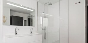 Shower, hair dryer, towels - La Calma | Terrace - pool - gym (Mijas)