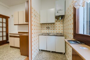 Apartment, Balcony | Private kitchen - Casa Tatiana (Mestre)