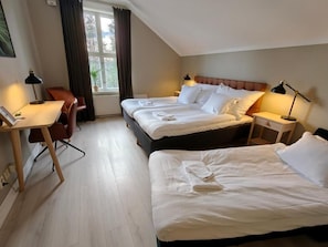 Chambre triple supérieure | Bureau, accÚs au Wi-Fi (inclus)
