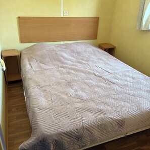 Room - Mobile home with outdoor barbecue (Sérignan)