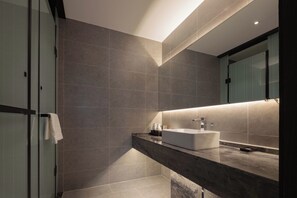 Kahden hengen comfort-huone (kaksi sänkyä), useita sänkyjä, tupakointi kielletty, oma kylpyhuone | Kylpyhuone