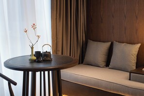 Superior Double Room, 1 Queen Bed, Non Smoking, Private Bathroom | Interior - Qianna Hotel Xi'an Bell Tower (Xi'an)