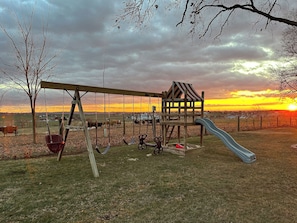 Children's area - Sunset Suite - 2 min. from Kitchen Kettle Village! (Ronks)