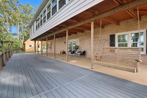 Terrace/patio - Sunset Suite - 2 min. from Kitchen Kettle Village! (Ronks)