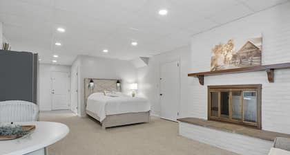Sunset Suite - 2 min. from Kitchen Kettle Village!