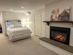 Room - Sunset Suite - 2 min. from Kitchen Kettle Village! (Ronks)